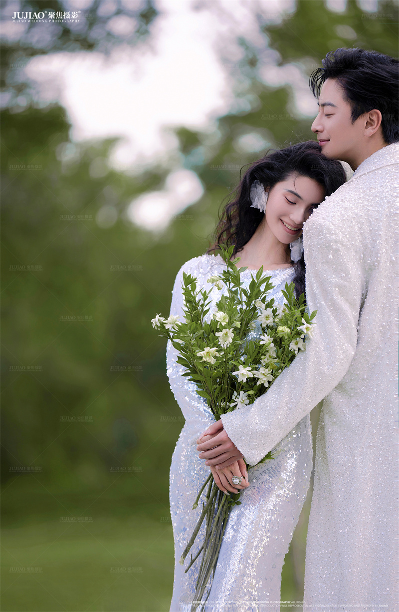 草坪白纱