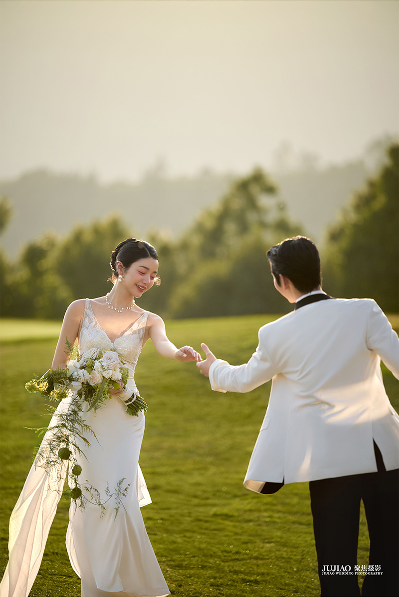 草坪婚纱照